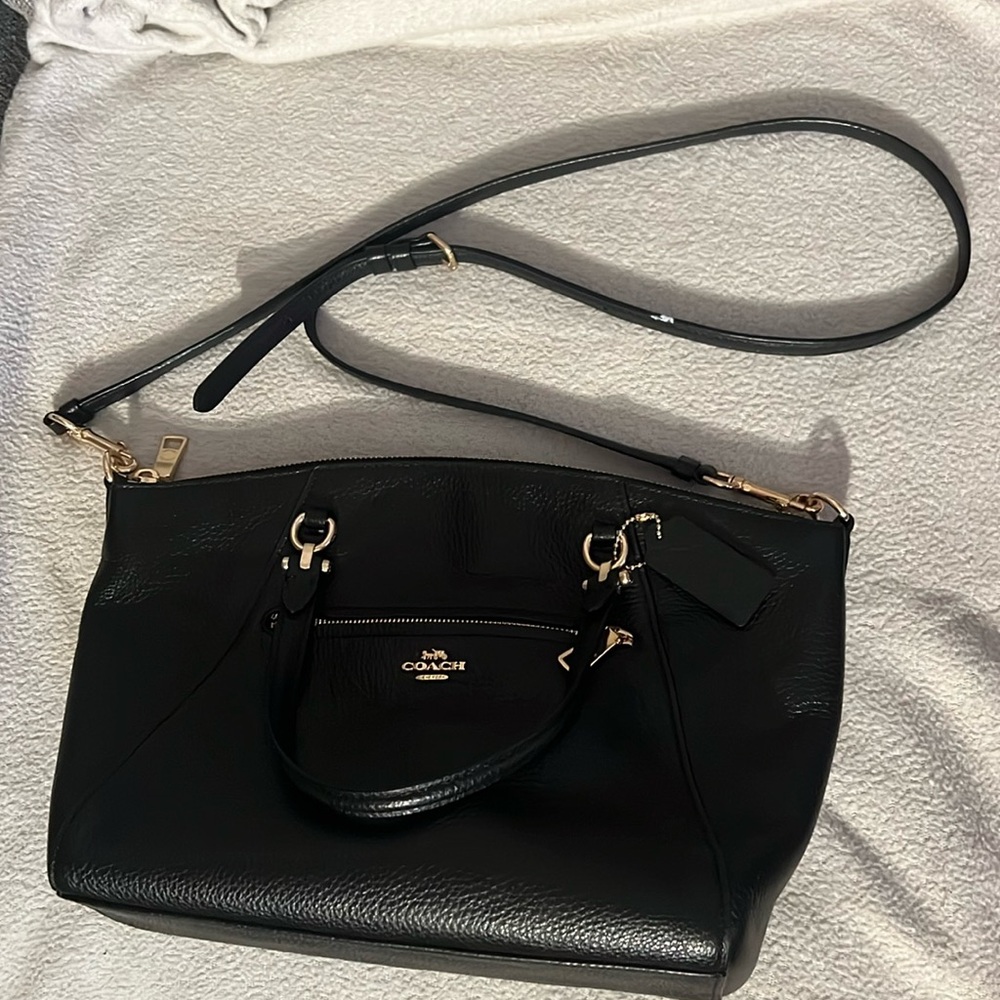 EUC black pebbled leather Coach bag